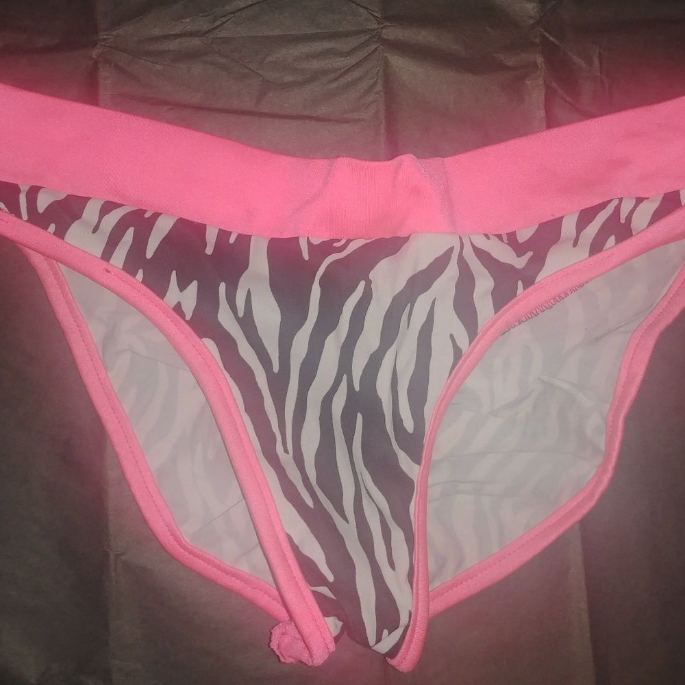 Bikini - Picture 4 of 4